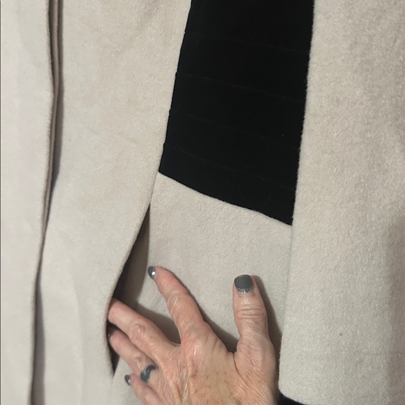 CLEAR OUT! J. Peterman Wool Women's Elegant Black and Blush Trench coat size 14 - Picture 4 of 10